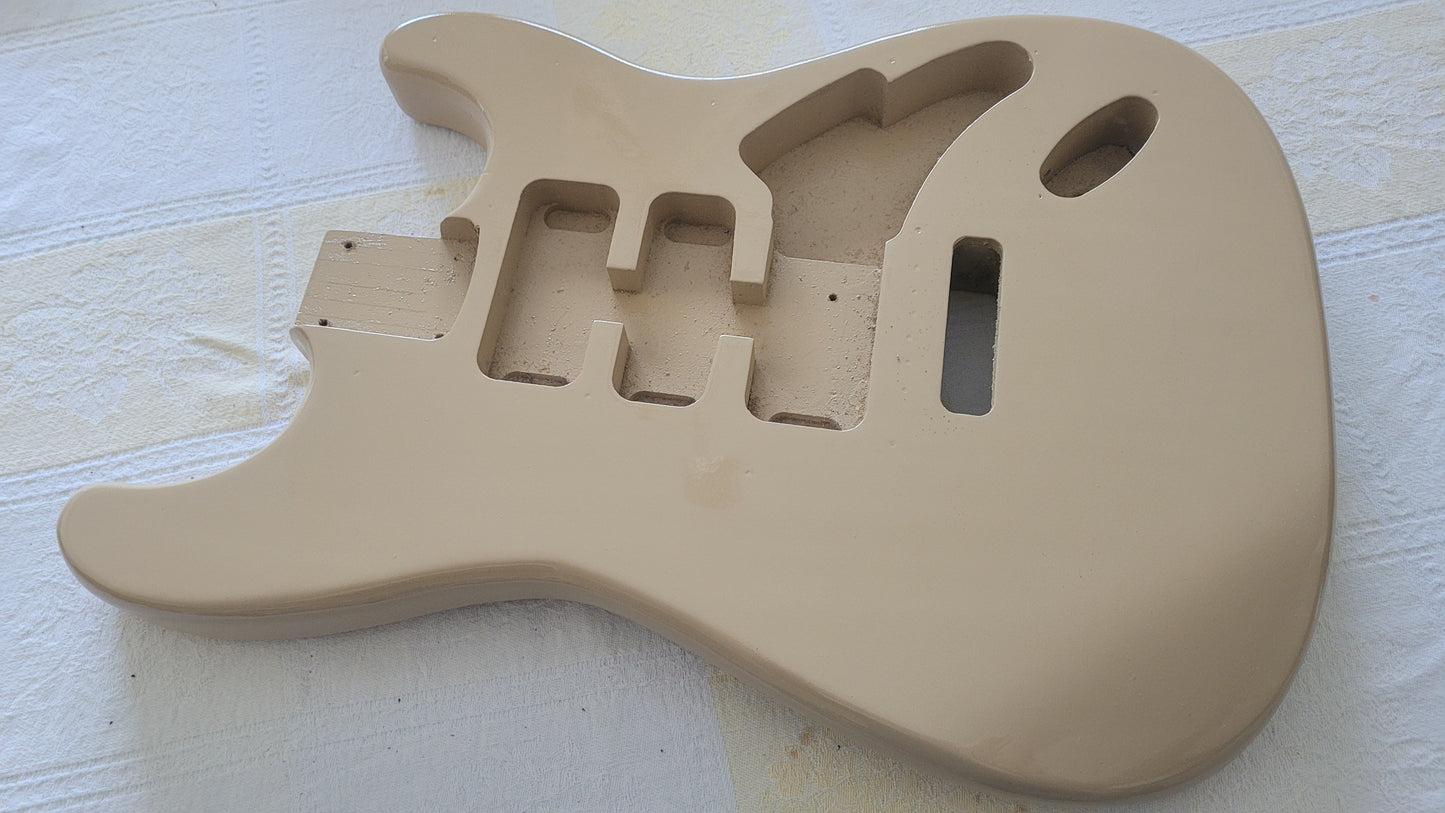 RNC Customs Stratocaster 2026 - Sand