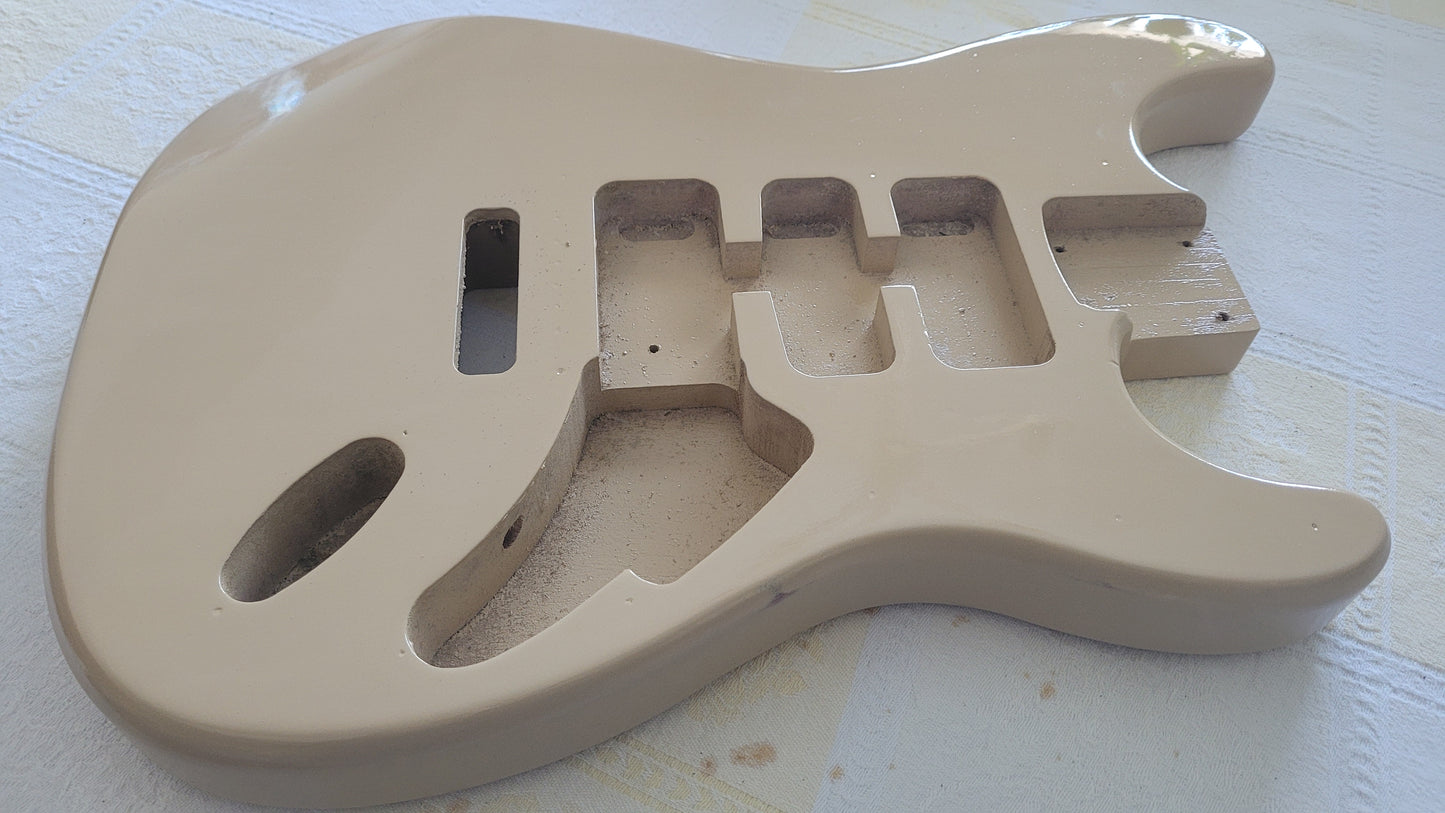 RNC Customs Stratocaster 2026 - Sand