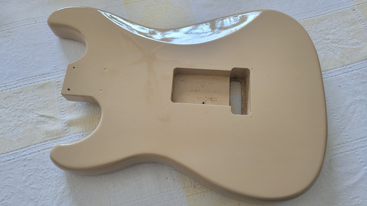 RNC Customs Stratocaster 2026 - Sand