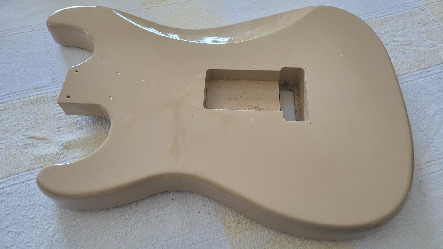 RNC Customs Stratocaster 2026 - Sand