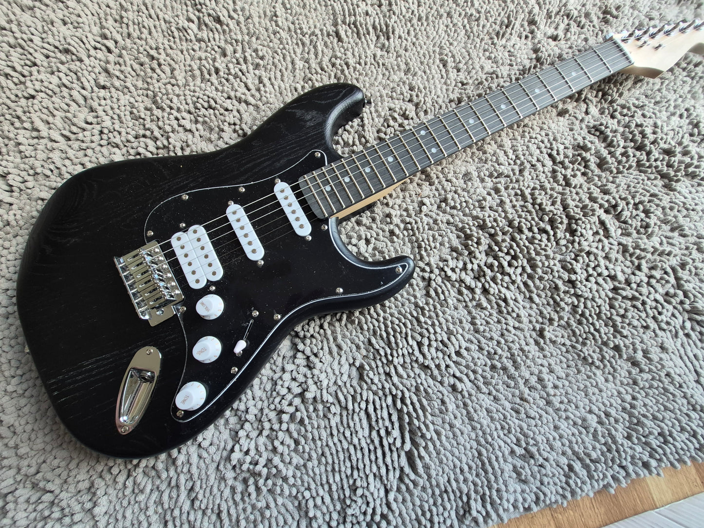 HSS Fat Strat Black