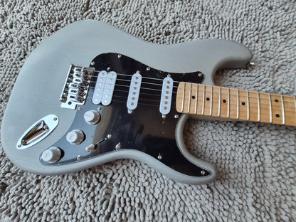Fat Strat – Matte Silver / Maple Neck / Ceramic Pickups