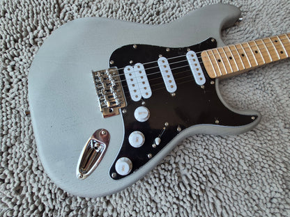 Fat Strat – Matte Silver / Maple Neck / Ceramic Pickups