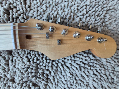 Fat Strat – Matte Silver / Maple Neck / Ceramic Pickups