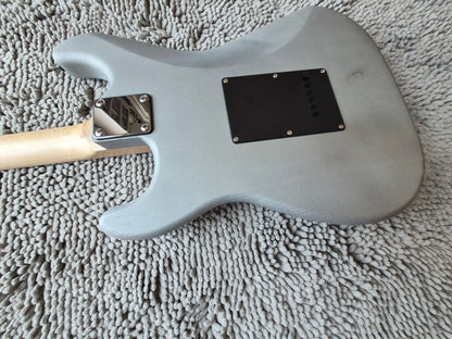 Fat Strat – Matte Silver / Maple Neck / Ceramic Pickups