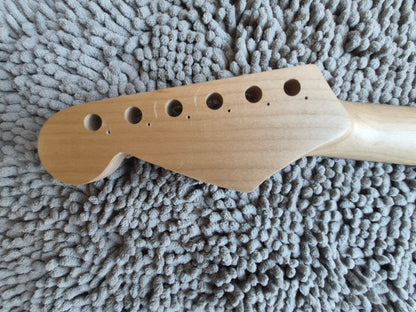 22 Fret Stratocaster Neck – Rosewood / Medium Jumbo